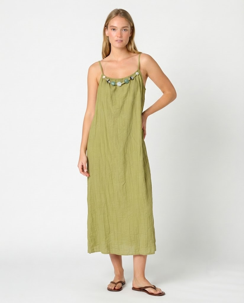 Vestido con pedrería pistacho — Modas Carrusel