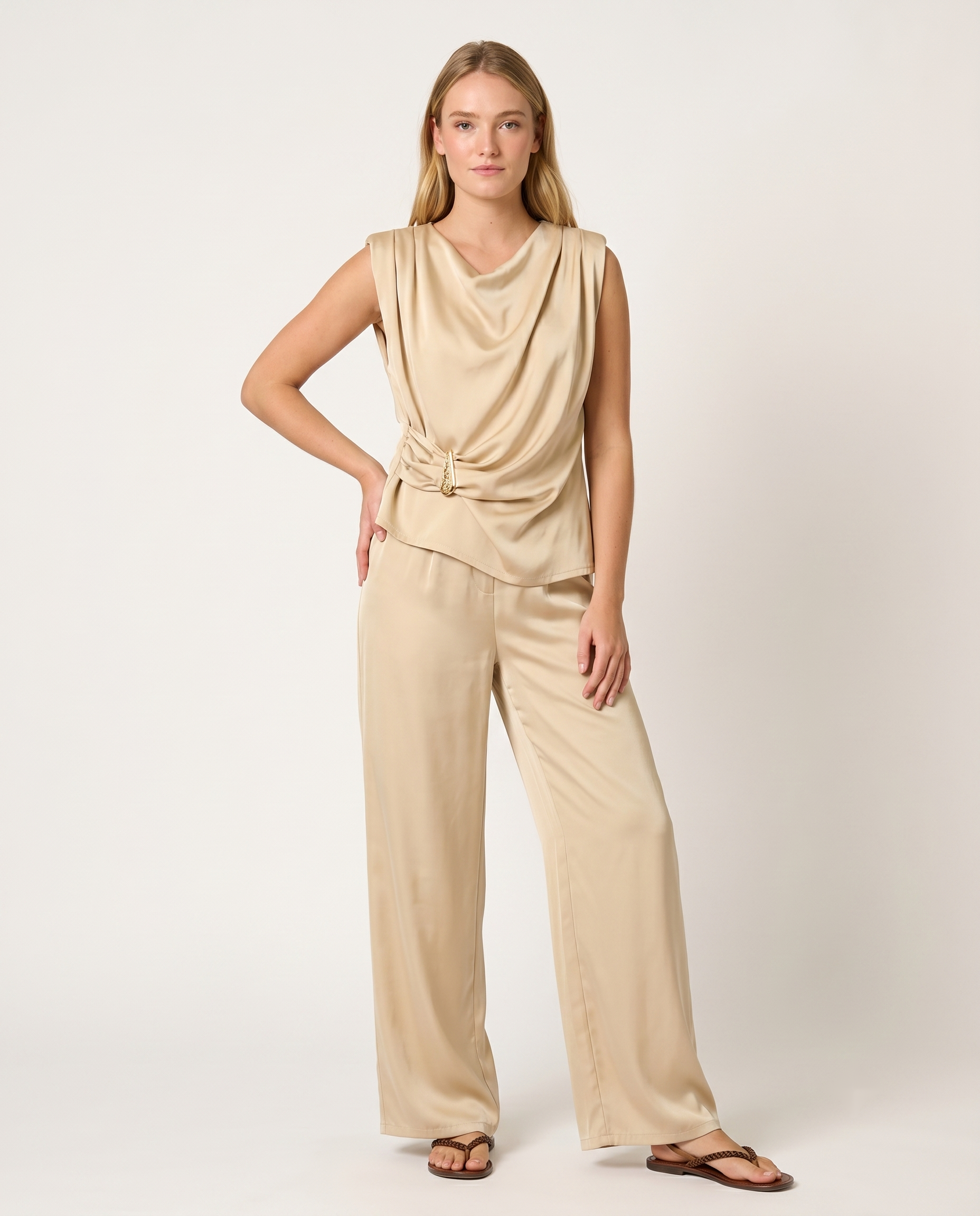 Conjunto beige drapeado